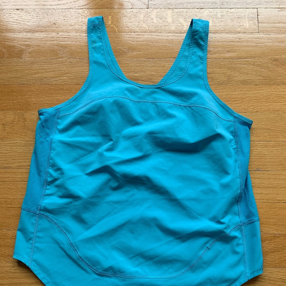 Lululemon sleeveless top